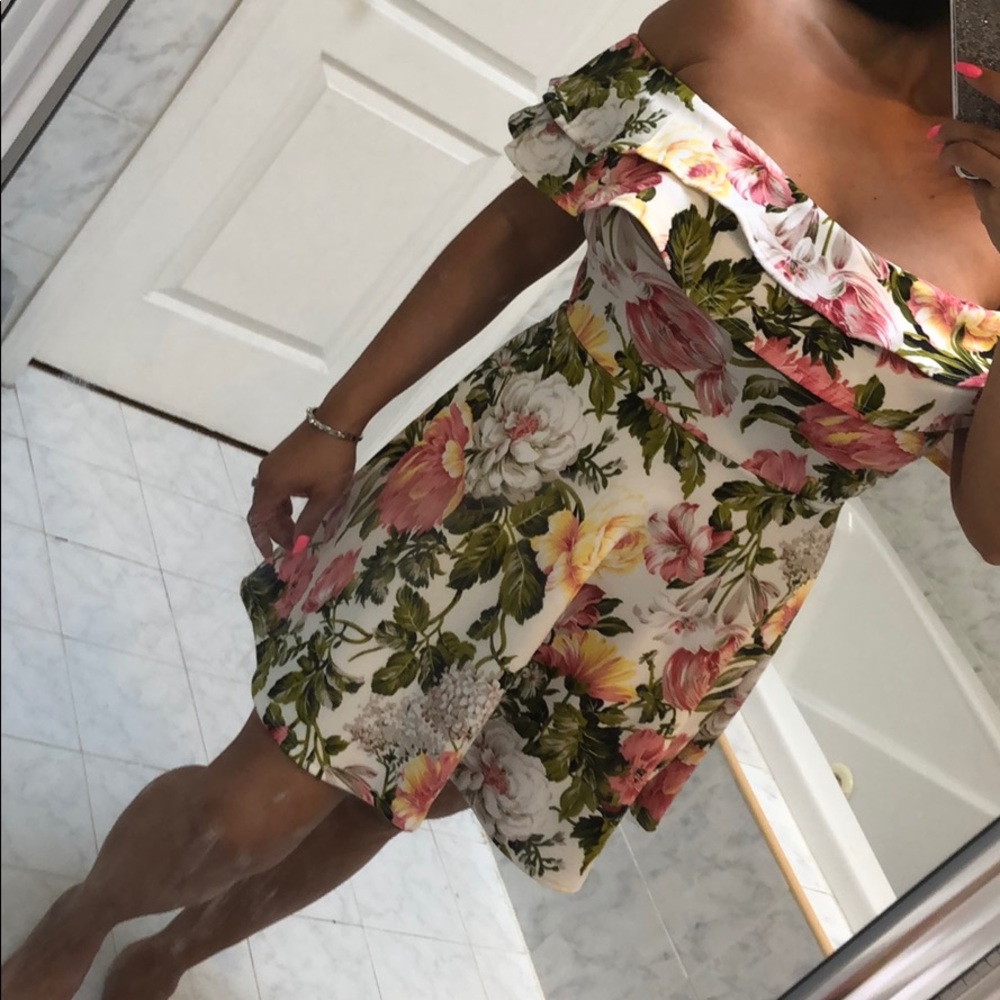 IVORY FLORAL OFF SHOULDER DRESS - Picture 4 of 4